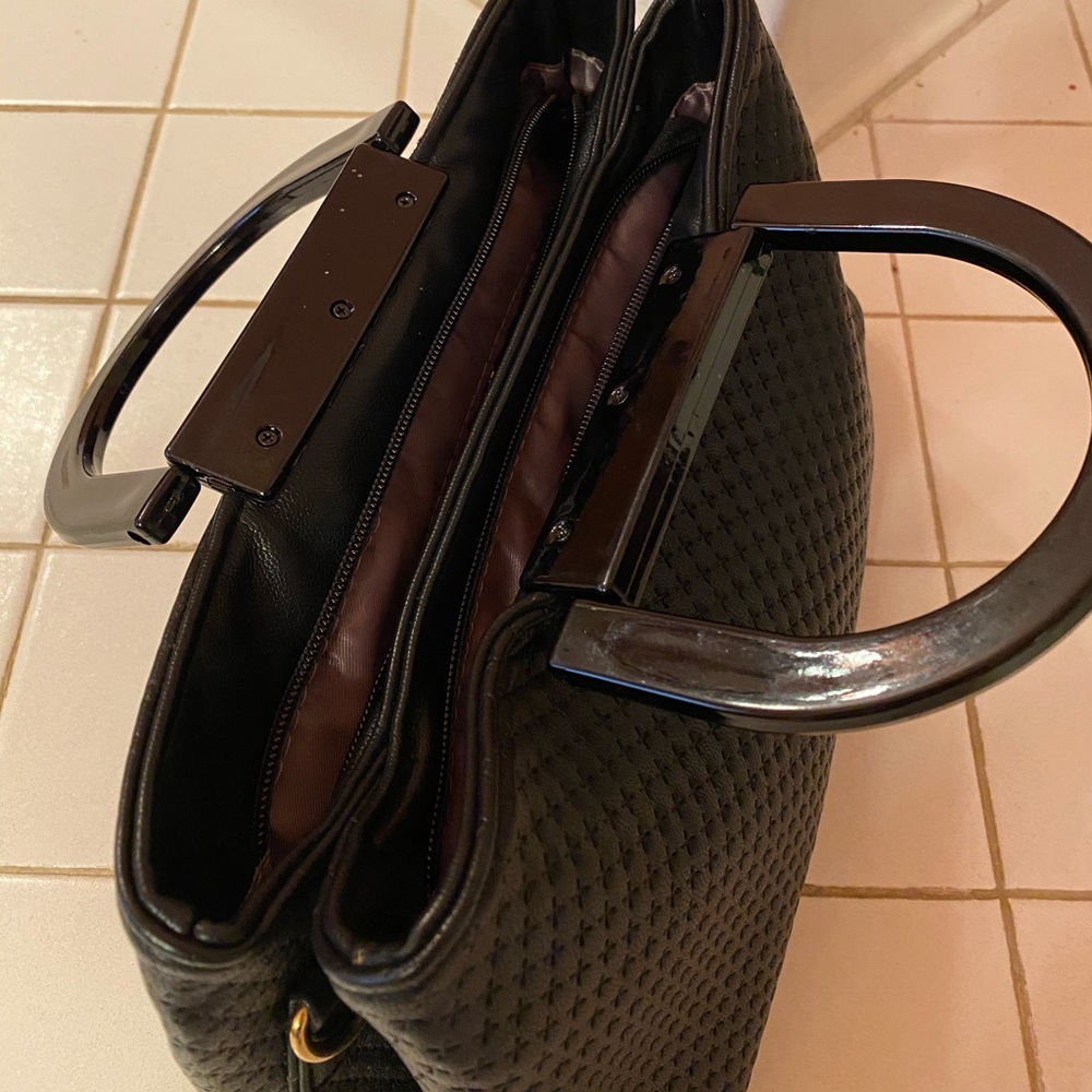 Black Quilted Handbag - Picture 4 of 5